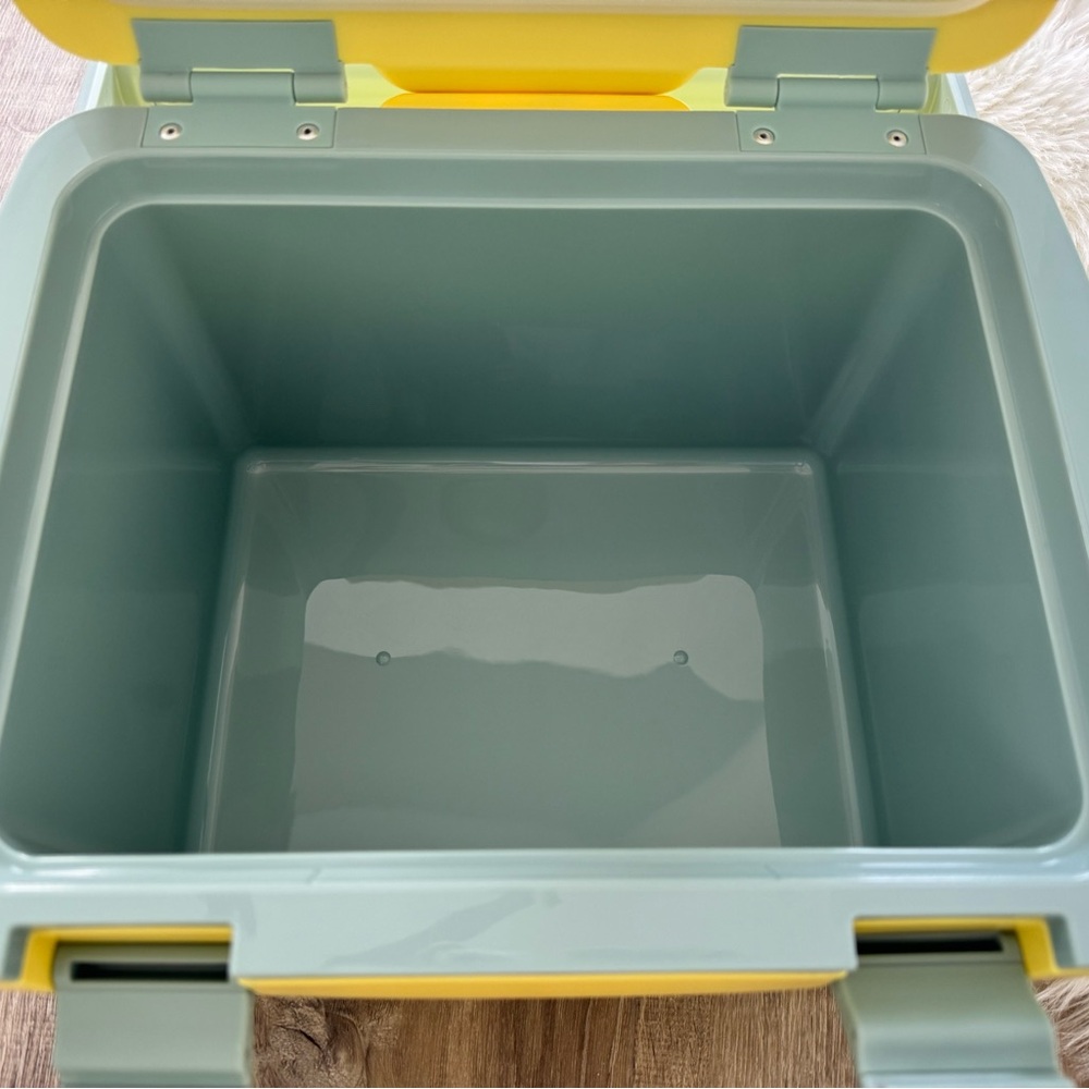💛 STANLEY Easy-Carry Outdoor Cooler 7 QT Pomelo - Picture 15 of 16